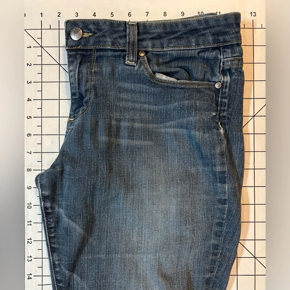 PAIGE Women’s Size‎ 31 Canyon Flare Jeans